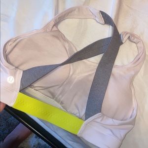 Lululemon sports bra size 6